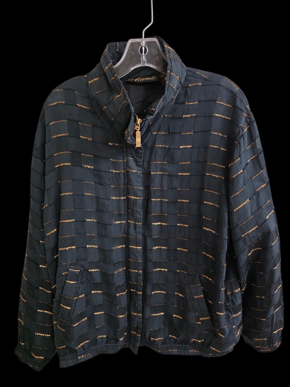 This vintage Mureli jacket is made from 100% silk material.